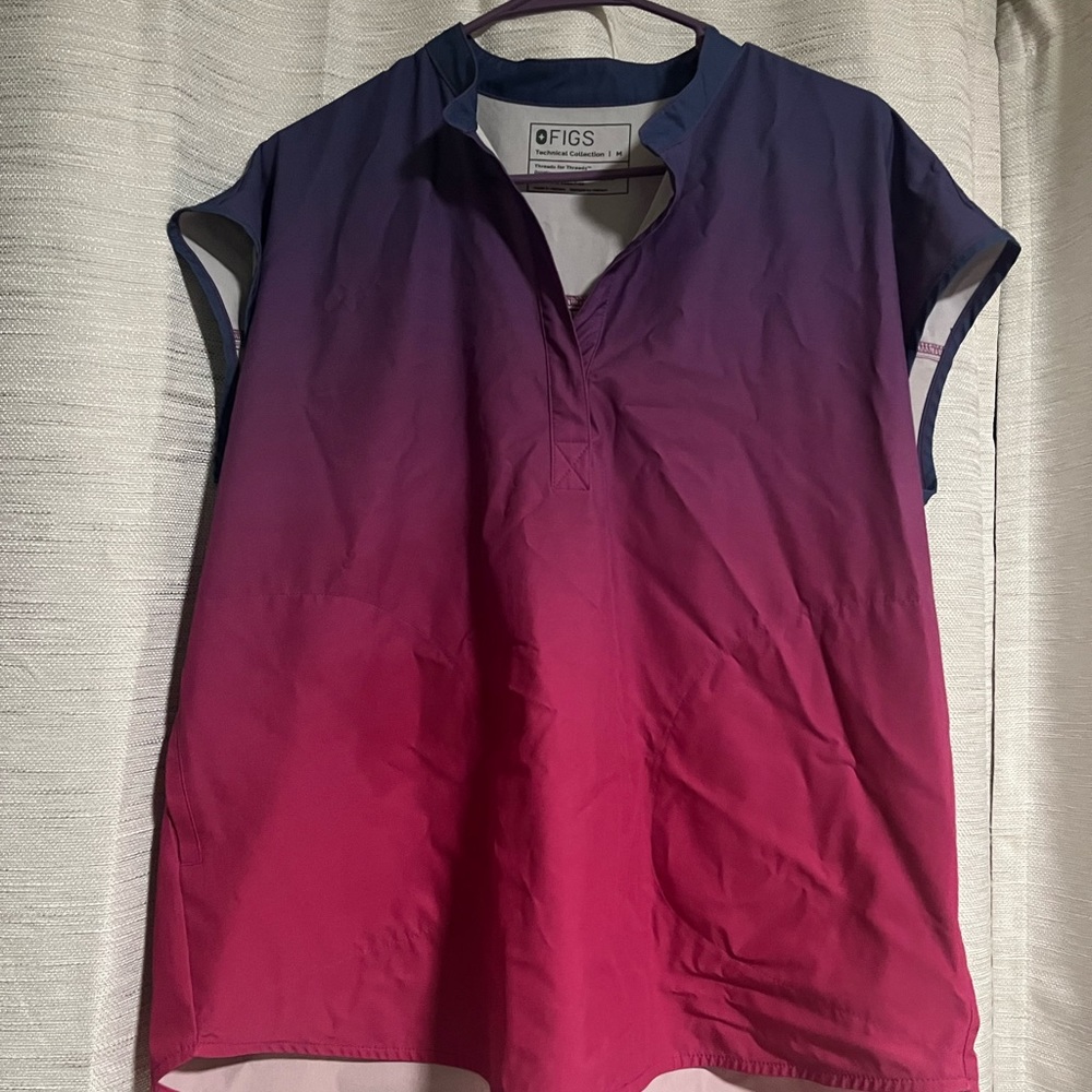 Figs scrub top